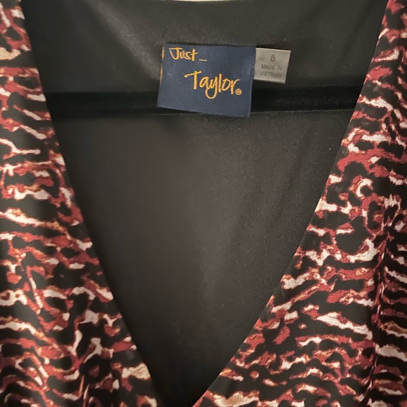 Just Taylor long sleeve dress with animal print - Picture 2 of 3